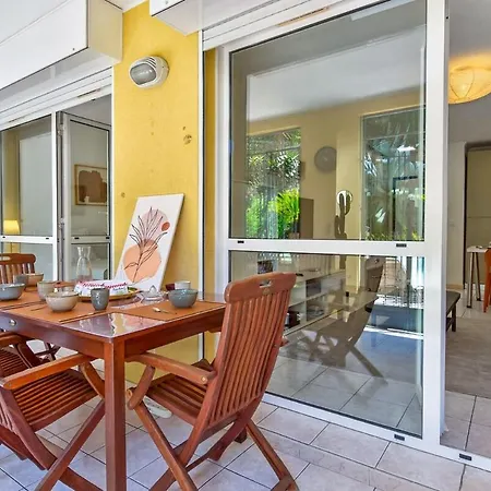 Avec Terrasse, Patio Et Garage à Appartement *