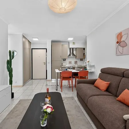 Avec Terrasse, Patio Et Garage à