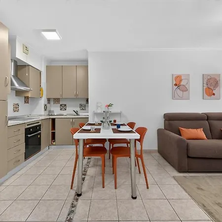 Avec Terrasse, Patio Et Garage à *