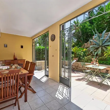 Avec Terrasse, Patio Et Garage A Διαμέρισμα
