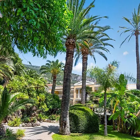 Avec Terrasse, Patio Et Garage A مينتون